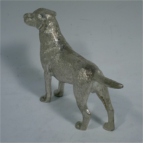 A very handsome Sterling Silver cast model of a male Labrador gun dog, having a realistically hand-chased body. Made in London in 2016. The dimensions of this fine hand-made cast sterling silver Labrador dog model are height 8.5 cms (3.3 inches), length 12.5 cms (5 inches), width 2.5 cms (1 inch), and it weighs approx. 275g (8.9 troy ounces).