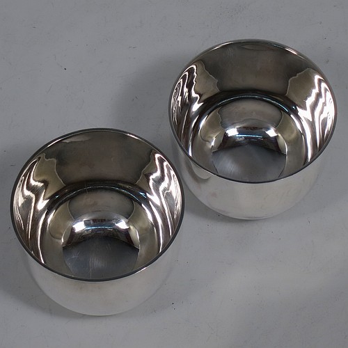 A very handsome pair of Sterling Silver tumbler cups, having plain round bodies. Made by Wakely and Wheeler of London in 1978/79. The dimensions of these fine hand-made silver tumbler cups are height 5 cms (2 inches), diameter 6.5 cms (2.5 inches), and their total weight is approx. 218g (7 troy ounces).