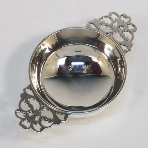A very handsome Sterling Silver pair of bon-bon dishes, in a Quaich style having plain round bellied bodies, with hand-pierced side-handles, and all sitting on round collet feet. This elegant pair of silver bon-bon dishes were made by Wakely and Wheeler of London in 1996/7. The dimensions of this fine hand-made pair of silver bon-bon dishes are length (inc. handles) 14.5 cms (5.75 inches), diameter 8.5 cms (3.3 inches), height 4 cms (1.5 inches), and they weigh a total of approx. 215g (6.9 troy ounces).   