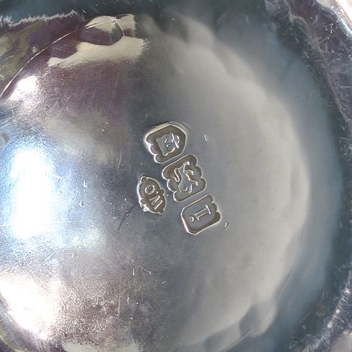 A heavy and handsome Antique Edwardian Sterling Silver small bowl, having a round bellied body with a hand-hammered finish, together with hand-chased panel decoration, and all sitting on a concave base. This elegant antique silver bowl was made by the William Comyns of London in 1904. The dimensions of this fine hand-made silver bowl are height 5 cms (2 inches), diameter 10 cms (4 inches), and it weighs approx. 222g (7.2 troy ounces).