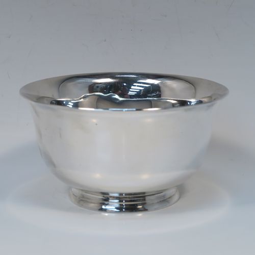A very handsome Antique Sterling Silver table bowl, having a plain round bellied body with a turned out rim, and sitting on a round collet foot. This elegant table bowl was made by Charles Edwards of London in 1921. The dimensions of this fine hand-made antique silver bowl are diameter 13 cms (5 inches), height 7 cms (2.75 inches), and it weighs approx. 284g (9 troy ounces).