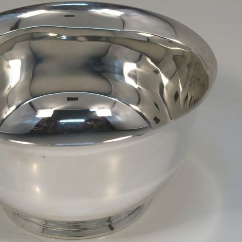 A very handsome Antique Sterling Silver table bowl, having a plain round bellied body with a turned out rim, and sitting on a round collet foot. This elegant table bowl was made by Charles Edwards of London in 1921. The dimensions of this fine hand-made antique silver bowl are diameter 13 cms (5 inches), height 7 cms (2.75 inches), and it weighs approx. 284g (9 troy ounces).