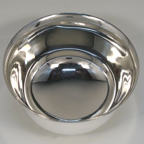 A very handsome Antique Sterling Silver table bowl, having a plain round bellied body with a turned out rim, and sitting on a round collet foot. This elegant table bowl was made by Charles Edwards of London in 1921. The dimensions of this fine hand-made antique silver bowl are diameter 13 cms (5 inches), height 7 cms (2.75 inches), and it weighs approx. 284g (9 troy ounces).