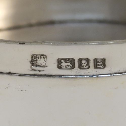 A very elegant and simple Antique Sterling Silver table box, having a plain round body with straight sides, with applied reeded borders, a hinged lid, and sitting of a flat base. This handsome silver box was made by C. J. Vander of London in 1937. The dimensions of this fine hand-made antique silver table box are diameter 13 cms (5 inches), height 8 cms (3 inches), and it weighs approx. 358g (11.5 troy ounces)