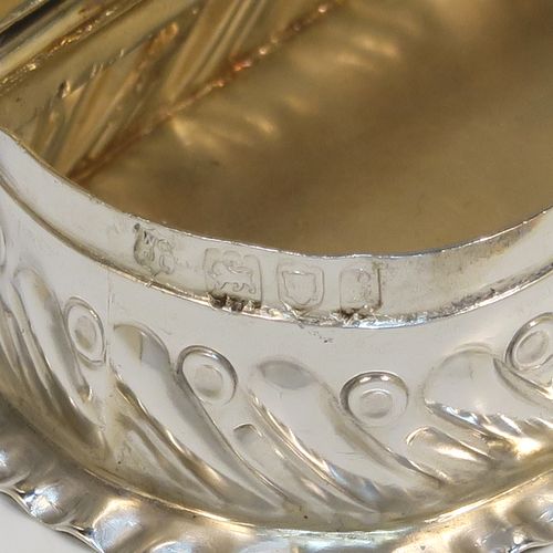 A beautiful Antique Victorian Sterling Silver Art Nouveau style table box, having a rounded rectangular body with hand-chased fluted and scroll decoration, with crimped bead-edged borders and a gold-gilt interior, a hinged lid with a vacant oval cartouche, and sitting on a flat base. This pretty antique silver box was made by Gibson and Langland of London in 1898. The dimensions of this fine hand-made antique silver Art Nouveau style box are length 17.5 cms (7 inches), width 5 cms (2 inches), height 2.5 cms (1 inch), and it weighs approx. 142g (4.6 troy ounces).