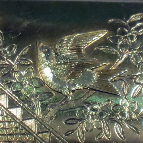 An Antique Victorian Aesthetic 15ct carat gold brooch, having an elongated hexagonal shaped body, with the front showing a hand-engraved scene with a bird sitting in a blossom tree, and the back having a pin with oval locket and glass cover. Made in ca. 1880. The dimensions of this fine antique gold brooch are length 3.5 cms (1.3 inches), width 2.3 cms (1 inch), and it weighs approx. 7g. Please note that the oval locket glass retainer is 9ct gold.