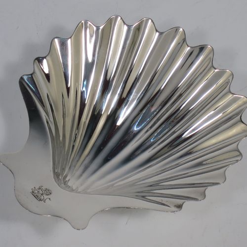 A very handsome Antique Georgian Sterling Silver butter shell, having a hand-chased traditional scallop shape, and sitting on two cast conch shell feet. Made by William Plummer of London in 1764. The dimensions of this fine hand-made antique silver butter shell are length 14 cms (5.5 inches), width 12 cms (4.75 inches), and with a weight of approx. 87g (2.8 troy ounces). Please note that this item is crested.