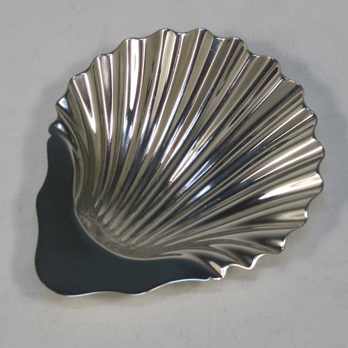 A very handsome Antique Victorian Sterling Silver butter shell dish and butter knife, having a hand-chased scalloped body, and sitting on three cast conch-shell feet. The butter shell made by Francis Higgins of London in 1885, and the butter knife made by Charles Boyton of London in 1887. The dimensions of this fine hand-made antique silver butter dish shell are length 12 cms (4.75 inches), width 10 cms (4 inches), and the total weight including knife is approx 98g (3.2 troy ounces).