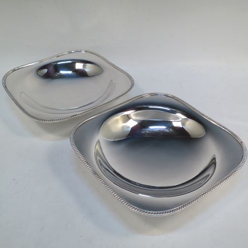 A pretty Antique Edwardian silver-plated cake stand, having two removable recessed plates with square bodies, rounded shoulders, and applied egg and dart borders. All sitting in a plain wire-work frame which in-turn sits on four scroll feet. All made in ca. 1910 by Daniel and Arter of Sheffield. The dimensions of this fine hand-made antique silver-plated cake stand are height 32 cms (12.5 inches), width 26 cms (10.25 inches), and the plates are 19 cms (7.5 inches) square.