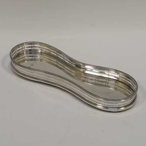 A very pretty Antique Georgian Sterling Silver candle scissor snuffer stand, in a neoclassical lozenge-shaped style with a hand-pierced galleried side and an applied bead-edged border, over a wooden insert with green felted base. This beautiful silver scissor snuffer stand was made in London in 1778. The dimensions of this fine hand-made antique silver scissor snuffer stand are length of stand 18.5 cms (7.25 inches), and width at widest points 6 cms (2.3 inches).   
