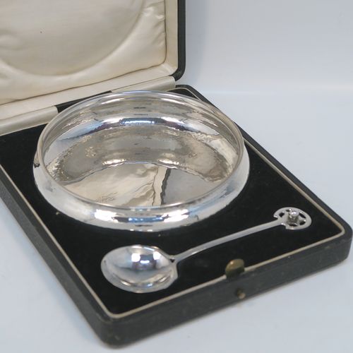 A beautiful Arts and Crafts style sterling Silver christening set, consisting of a round bellied bowl with hand-hammered decoration, and a plain spoon with a hand-pierced and applied ball handle, all sitting in their original cream satin and black velvet-lined presentation box. This fantastic Arts and Crafts silver bowl and spoon set was made by A. E. Jones of Birmingham in 1926/28. The dimensions of this fine hand-made silver christening set are length of spoon 13 cms (5 inches), diameter of bowl 13.5 cms (5.25 inches), and the total weight is approx. 178g (5.7 troy ounces).   