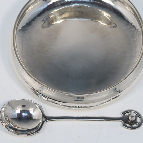 A beautiful Arts and Crafts style sterling Silver christening set, consisting of a round bellied bowl with hand-hammered decoration, and a plain spoon with a hand-pierced and applied ball handle, all sitting in their original cream satin and black velvet-lined presentation box. This fantastic Arts and Crafts silver bowl and spoon set was made by A. E. Jones of Birmingham in 1926/28. The dimensions of this fine hand-made silver christening set are length of spoon 13 cms (5 inches), diameter of bowl 13.5 cms (5.25 inches), and the total weight is approx. 178g (5.7 troy ounces).