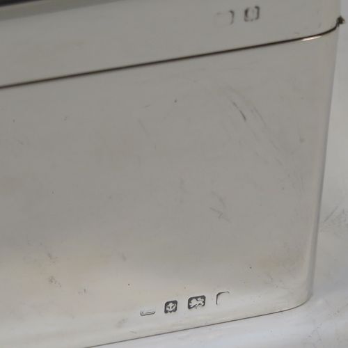 A very elegant Antique Sterling Silver cigarette or cigar table box, having a plain rectangular body with nice rounded corners, a hinged lid having an applied thumb-piece, with a cedar wood-lined interior to the base and a removable divider. This elegant antique silver table box was made by A. and J. Zimmerman of Birmingham in 1913. The dimensions of this fine hand-made antique silver table cigar or cigarette box are length 17 cms (6.75 inches), depth 10 cms (4 inches), and height 7 cms (2.75 inches).