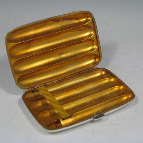 Antique Edwardian sterling silver hand-engraved cigar / cigarello case with gold-gilt iterior. Made by W. Myatt & Co., o Birmingham in 1909. Length 13 cms (5.25 inches), width 8 cms (3.25 inche), depth 2.5 cms (1 inch). Weight approx. 5 troy ounces (155g).