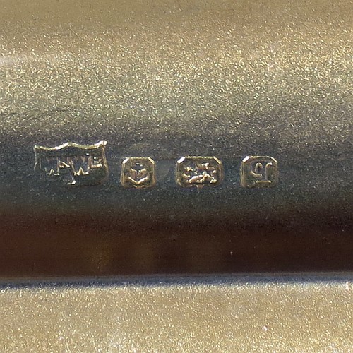 A very handsome Antique Sterling Silver double cigar case, having a very plain body with a sprung hinge, a gold-gilt interior, and a catch with sprung thumb-piece. Made by Mappin and Webb of Birmingham in 1915. The dimensions of this fine hand-made antique silver double cigar case are length 14 cms (5.5 inches), width 5 cms (2 inches), depth 2 cms (0.75 inch), and it weighs approx. 99g (3 troy ounces).