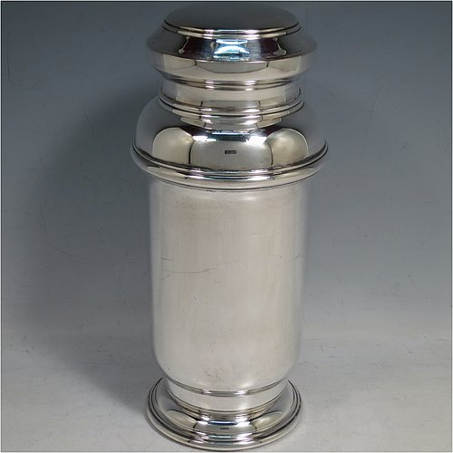 An 800 Standard Continental Silver Art Deco style cocktail shaker, having a plain round body, with a pull-off lid and internal strainer. Made in ca. 1930. The dimensions of this fine hand-made continental silver cocktail shaker are height 21.5 cms (8.5 inches), diameter at widest point 9.5 cms (3.75 inches), and it weighs approx. 460g (14.8 troy ounces).    