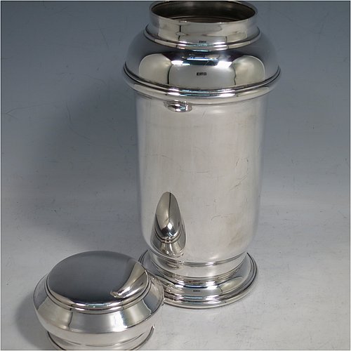 An 800 Standard Continental Silver Art Deco style cocktail shaker, having a plain round body, with a pull-off lid and internal strainer. Made in ca. 1930. The dimensions of this fine hand-made continental silver cocktail shaker are height 21.5 cms (8.5 inches), diameter at widest point 9.5 cms (3.75 inches), and it weighs approx. 460g (14.8 troy ounces).