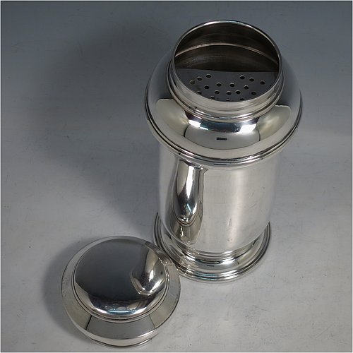 An 800 Standard Continental Silver Art Deco style cocktail shaker, having a plain round body, with a pull-off lid and internal strainer. Made in ca. 1930. The dimensions of this fine hand-made continental silver cocktail shaker are height 21.5 cms (8.5 inches), diameter at widest point 9.5 cms (3.75 inches), and it weighs approx. 460g (14.8 troy ounces).