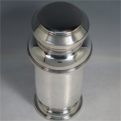 An 800 Standard Continental Silver Art Deco style cocktail shaker, having a plain round body, with a pull-off lid and internal strainer. Made in ca. 1930. The dimensions of this fine hand-made continental silver cocktail shaker are height 21.5 cms (8.5 inches), diameter at widest point 9.5 cms (3.75 inches), and it weighs approx. 460g (14.8 troy ounces).