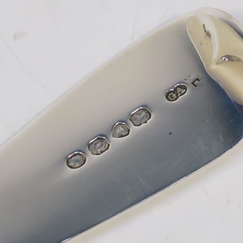 A rare and very elegant Antique Victorian Sterling Silver crumb scoop in the Fiddle pattern, having a very plain blade. This handsome silver crumb scoop was made by the most important Victorian cutlery maker, George Adams of London in 1851. The dimensions of this fine hand-made silver crumb scoop are length 32 cms (12.5 troy ounces), and it weighs approx. 226g (7.3 troy ounces).