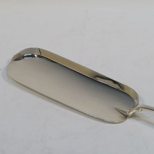 A rare and very elegant Antique Victorian Sterling Silver crumb scoop in the Fiddle pattern, having a very plain blade. This handsome silver crumb scoop was made by the most important Victorian cutlery maker, George Adams of London in 1851. The dimensions of this fine hand-made silver crumb scoop are length 32 cms (12.5 troy ounces), and it weighs approx. 226g (7.3 troy ounces).