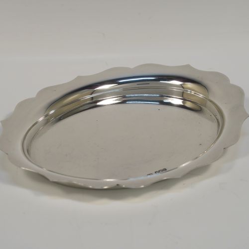 An elegant Sterling Silver condiment or bon-bon dish, having a plain oval body with a raised Chippendale style border, and sitting on a flat base. This handsome silver condiment dish was made by Emile Viner of Sheffield in 1938. The dimensions of this fine hand-made silver dish are length 15 cms (6 inches), width 11.5 cms (4.5 inches), and it weighs approx. 127g (4 troy ounces).   