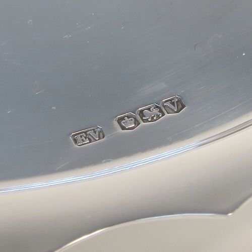 An elegant Sterling Silver condiment or bon-bon dish, having a plain oval body with a raised Chippendale style border, and sitting on a flat base. This handsome silver condiment dish was made by Emile Viner of Sheffield in 1938. The dimensions of this fine hand-made silver dish are length 15 cms (6 inches), width 11.5 cms (4.5 inches), and it weighs approx. 127g (4 troy ounces).