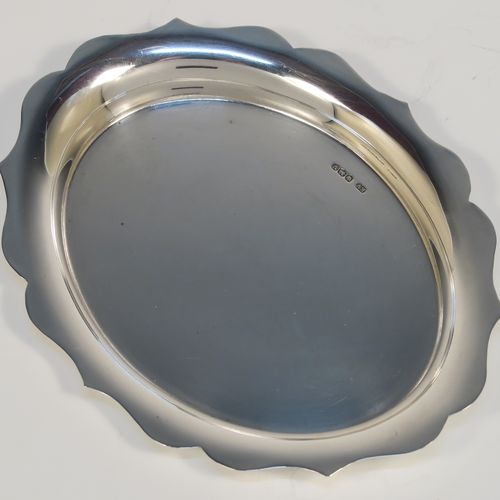 An elegant Sterling Silver condiment or bon-bon dish, having a plain oval body with a raised Chippendale style border, and sitting on a flat base. This handsome silver condiment dish was made by Emile Viner of Sheffield in 1938. The dimensions of this fine hand-made silver dish are length 15 cms (6 inches), width 11.5 cms (4.5 inches), and it weighs approx. 127g (4 troy ounces).