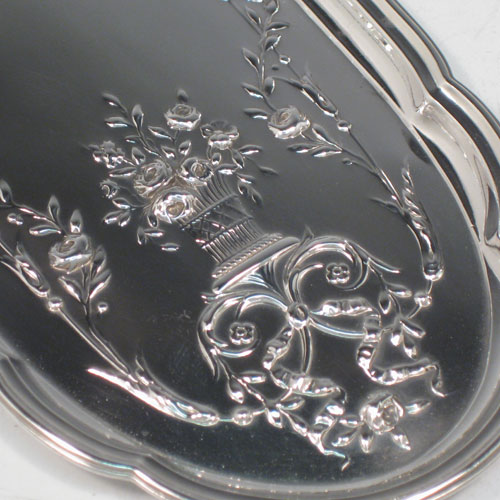 Sterling silver dressing table pin tray, having a shaped elongated oval body, with hand-chased neoclassical floral decoration. Made by William Naylor of Birmingham in 1919. The dimensions of this fine hand-made silver pin tray are length 23.5 cms (9.25 inches), width 9 cms (3.5 inches), and it weighs approx. 87g (2.8 troy ounces).   