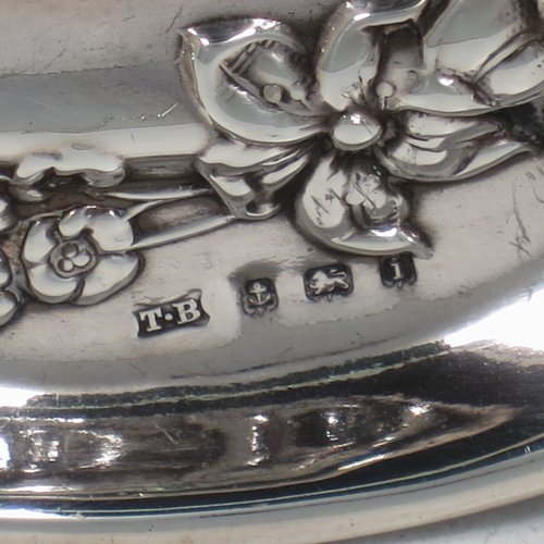 An Antique Edwardian Art Nouveau Sterling Silver small dressing table pin tray, having a shaped oval body with hand-chased floral decoration, a central vacant cartouche, and all sitting on a flat base. Made by Thomas Bishton of Birmingham in 1908. The dimensions of this fine hand-made antique silver pin tray are length 13.5 cms (5.3 inches), width 9.5 cms (3.75 inches), and it weighs approx. 47g (1.5 troy ounces).