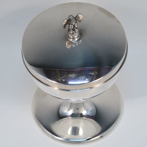 A very handsome Sterling Silver Ciborium, having a plain round body with a gold-gilt interior, sitting on a matching pedestal foot with central baluster, and a lift-off lid with a cast eagle finial. This elegant silver ciborium was made by A. R. Mowbray and Co. Ltd., of London in 1965. The dimensions of this fine hand-made silver ciborium are height 15 cms (6 inches), diameter of cup 11.5 cms (4.5 inches), and the cup weighs approx. 332g (10.7 troy ounces).   