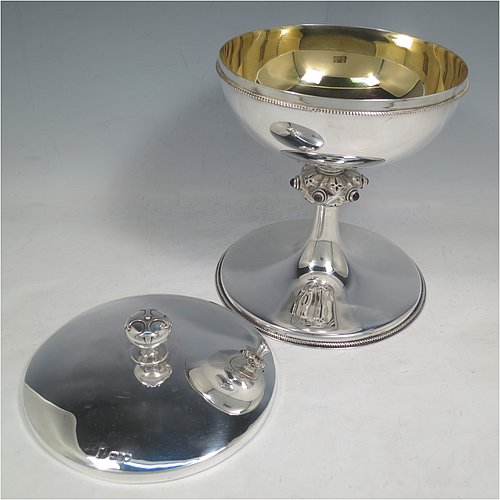 A large Antique Sterling Silver Ciborium, having a plain round body with applied rope-twist borders, sitting on a matching pedestal foot, a gold-gilt interior with a lift-off lid and cast finial, with a central baluster having six applied Amethyst Cabochon semi-precious stones. Made in London in 1914. The dimensions of this fine hand-made antique silver ciborium are height 23 cms (9 inches), diameter of cup 17 cms (6.75 inches), and it weighs a total of approx. 790g (25.5 troy ounces).