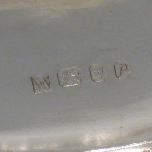 Sterling silver incense boat and spoon, having an oval plain body, a hinged half-lid, a cast scroll handle, sitting on a pedestal foot with hand-chased floral decoration. Together with a hand-chased spoon with pierced handle. All made in London in 1970. The dimensions of this fine silver incense boat are height 13 cms (5 inches), length 19 cms (7.5 inches), and width 8 cms (3 inches). With a total weight of 400g (13 troy ounces).