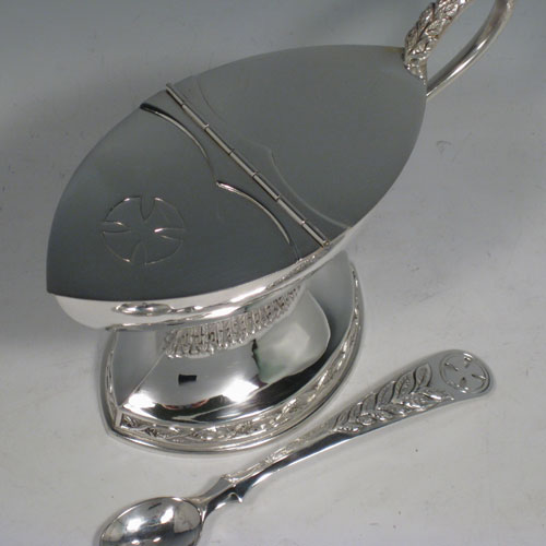 Sterling silver incense boat and spoon, having an oval plain body, a hinged half-lid, a cast scroll handle, sitting on a pedestal foot with hand-chased floral decoration. Together with a hand-chased spoon with pierced handle. All made in London in 1970. The dimensions of this fine silver incense boat are height 13 cms (5 inches), length 19 cms (7.5 inches), and width 8 cms (3 inches). With a total weight of 400g (13 troy ounces).