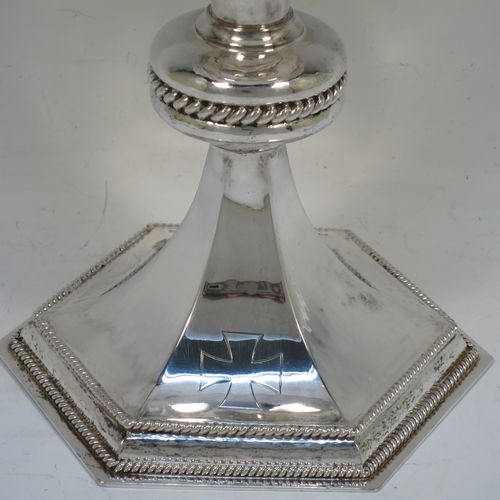 A very handsome Sterling Silver altar chalice and paten, having a round hand-hammered tapering cup with a gold-gilt interior, a middle baluster with an applied gadroon band, and a spreading hexagonal pedestal foot with applied double gadroon borders, and the paten with matching hand-hammered decoration. Made by Hurst, Franklin and Co. Ltd., of London in 1956. The dimensions of this fine hand-made silver chalice and paten are height 20 cms (8 inches), width at base 13.5 cms (5.5 inches), diameter of paten 15 cms (6 inches), and it weighs approx. 326g (10.5 troy ounces).