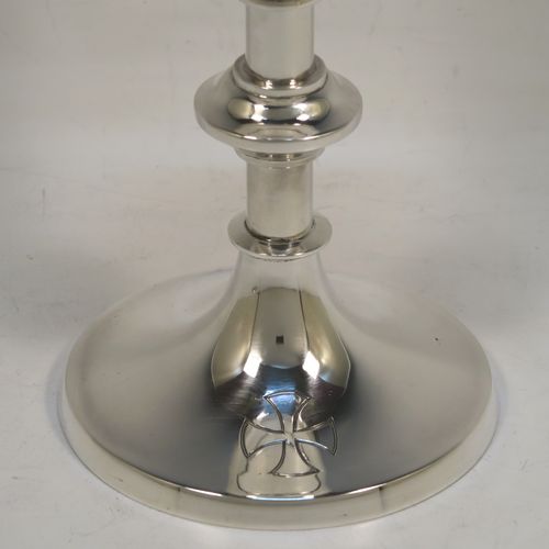 A handsome Sterling Silver altar chalice and paten, having a plain round tapering cup with a gold-gilt interior, a middle plain round baluster, sitting on a round pedestal foot, and a matching plain round paten. This beautiful silver chalice and paten were made by A. E. Jones of Birmingham in 1962. The dimensions of this fine hand-made silver chalice and paten are height of chalice 15 cms (6 inches), diameter of paten 10 cms (4 inches), and with a total weight of approx. 251g (8 troy ounces).   