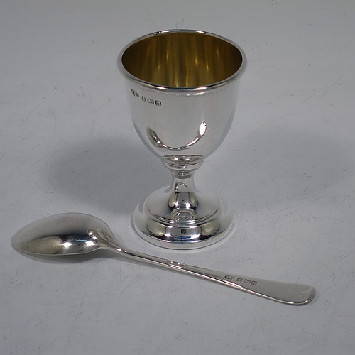 A handsome Sterling Silver egg cup and spoon, having a plain round egg cup with a gold-gilt interior, and a plain Old English pattern spoon. All fitted in their original cream satin and black velvet-lined presentation box. Made by Arthur Price of Birmingham in 1936. The dimensions of this fine hand-made silver egg cup and spoon are length of spoon 11 cms (4.3 inches), height of egg cup 6.5 cms (2.5 inches), and the total weight is approx. 28g (0.9 troy ounce).   