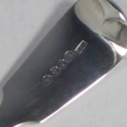 Antique Georgian sterling silver fish server slice, having a plain Fiddle pattern handle, a hand-pierced asymmetrical and curved blade, and a hand-engraved reeded border. Made by William Eley of London in 1830. The dimensions of this fine hand-made silver fish serving slice are length 30 cms (11.75 inches), and it weighs approx. 119g (3.8 troy ounces).   