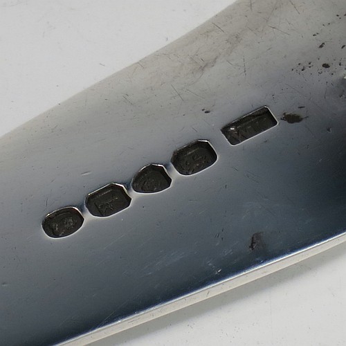 An Antique Georgian Sterling Silver fish server slice, in the plain Fiddle pattern, having a hand-pierced asymmetrical and curved blade, and a hand-engraved reeded border. Made by William Knight of London in 1825. The dimensions of this fine hand-made antique silver fish serving slice are length 30 cms (11.75 inches), and it weighs approx. 154g (5 troy ounces).
