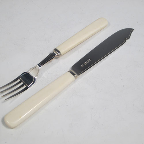 Sterling silver and bone-handled fish set for six people, having plain blades and tines with a hand-chased thread, and fitted into their original velvet and satin-lined oak presentation box. All made in Sheffield in 1942. The dimensions of these fine hand-made silver fish-eaters are length of knife 19 cms (7.5 inches), and fork 16 cms (6.25 inches).