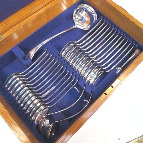 A very handsome and complete Antique Edwardian Silver Plated Old English pattern flatware / cutlery service for twelve people in original oak canteen with brass fitting, having 101 pieces total including 12 table forks, 12 dessert forks, 12 table / soup spoons, 12 dessert spoons, 12 tea spoons, 6 egg spoons, 12 bone-handled table knives, 12 bone-handled dessert knives, a butter knife, a condiment spoon, a pair of sugar nips, a pair of sauce ladles, a large soup ladle, and a 5-piece bone-handled carving set. All made by Harrison Brothers and Howson of Sheffield in ca. 1910.