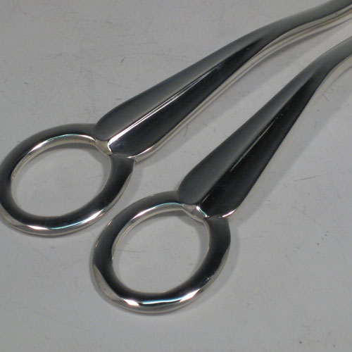 Antique Victorian sterling silver pair of grape shears in the Hollow-Ribbed Rattail pattern. Made by Frances Higgins of London in 1901. The dimensions of this fine hand-made pair of grape shears are length 18.5 cms (7.25 inches), and they weigh approx. 109g (3.5 troy ounces).