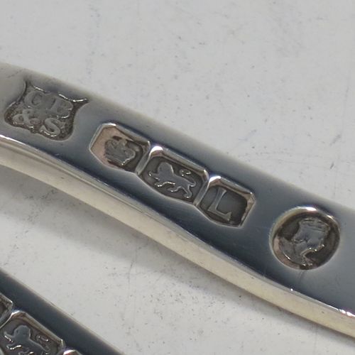 A handsome Art Deco style Sterling Silver pair of grape shears or scissors, with plain handles. Made by the Cooper Brothers of Sheffield in 1953. The dimensions of this fine hand-made pair of silver grape scissors or shears are length 16.5 cms (6.5 inches), and they weigh approx. 99g (3.2 troy ounces).    