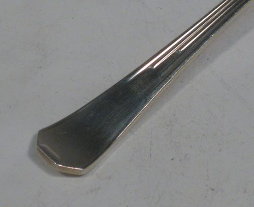 Sterling Silver Art Deco set of six grape-fruit spoons, having plain pointed oval bowls, and reeded Art Deco pattern handles, all in original satin and velvet-lined presentation box. Made by George Heath of Sheffield in 1934. The dimensions of these fine hand-made grapefruit spoons are length 14 cms (5.5 inches), and they weigh a total of 151g (4.9 troy ounces).