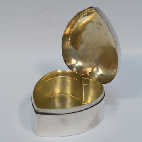 A pretty Antique Edwardian Sterling Silver jewellery box, having a plain heart-shaped body with straight sides, a hinged lid, a gold-gilt interior, and all sitting on a flat base. This beautiful heart-shaped silver jewelery box was made by Mappin and Webb of London in 1907. The dimensions of this fine hand-made antique silver jewellery box are length 9 cms (3.5 inches), width 7.5 cms (3 inches), and height 5 cms (2 inches), and it weighs approx. 102g (3.3 troy ounces).