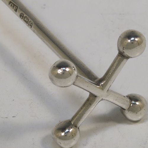 A very elegant Antique Georgian Sterling Silver set of four knife rests, with traditional cast Jack-style rest ends, and plain round central struts. These handsome antique silver knife rests were made by Charles Fox I of London in 1820. The dimensions of this fine hand-made set of antique silver knife rests are length 7.5 cms (3 inches), height 3 cms (1.25 inches), and they weigh a total of approx. 112g (3.6 troy ounces).