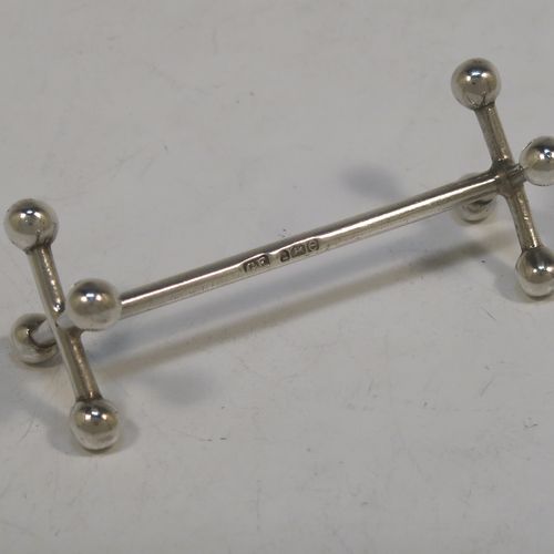 A very elegant Antique Georgian Sterling Silver set of four knife rests, with traditional cast Jack-style rest ends, and plain round central struts. These handsome antique silver knife rests were made by Charles Fox I of London in 1820. The dimensions of this fine hand-made set of antique silver knife rests are length 7.5 cms (3 inches), height 3 cms (1.25 inches), and they weigh a total of approx. 112g (3.6 troy ounces).