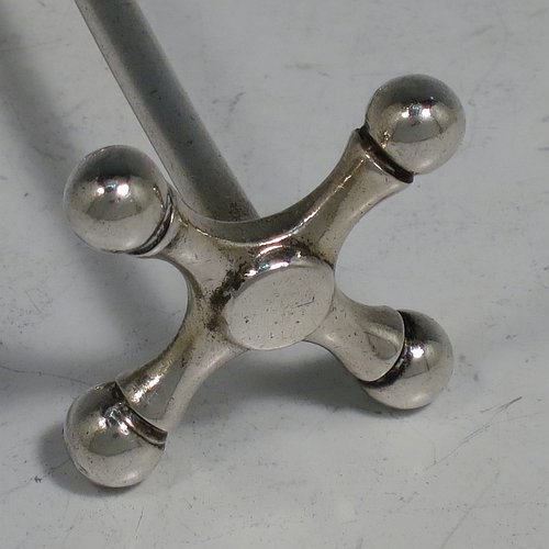 An Antique Edwardian Sterling Silver pair of knife rests, with traditional cast Jack-style rest ends, and plain round central struts. Made by William Hutton & Sons of Sheffield in 1910. The dimensions of this fine hand-made pair of antique silver knife rests are length 8 cms (3 inches), height 3 cms (1.25 inches), and they weigh a total of approx. 101g (3.3 troy ounces).