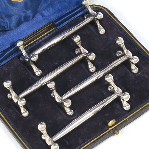 A handsome Sterling Silver set of four knife rests, with traditional cast Jack-style rest ends, and plain round central struts, all in their original dark blue satin and velvet-lined presentation box. Made by Martin Hall and Co., of Sheffield in 1922. The dimensions of this fine hand-made set of four silver knife rests are length 8.5 cms (3.3 inches), height 3 cms (1.25 inches), and they weigh a total of approx. 224g (7.2 troy ounces).