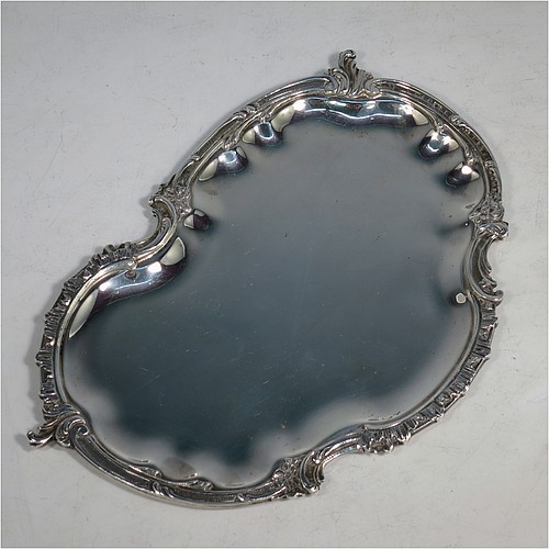 An Antique Victorian French First Quality Standard (950 std) sterling silver set of six liqueor tots / measures and original serving salver, the tots having round straight-sided bodies with gold-gilt interiors and hand-chased swirl-fluted upper borders, the salver with a plain ground and an applied cast foliate border. Made in France in ca. 1890. The dimensions of this fine hand-made antique silver liqueur set are height of tots 4 cms (1.5 inches), length of serving tray 20 cms (8 inches), and the total weight is approx. 285g (9.2 troy ounces).